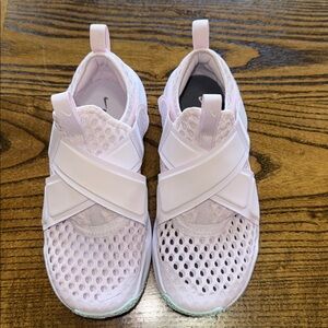 NIB Girls Nike Flex Advance BR